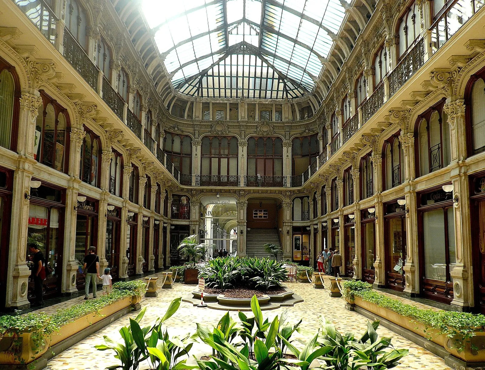 La Galleria Subalpina, fra Piazza Castello e Piazza Carlo Alberto: una delle gallerie commerciali ottocentesche di Torino