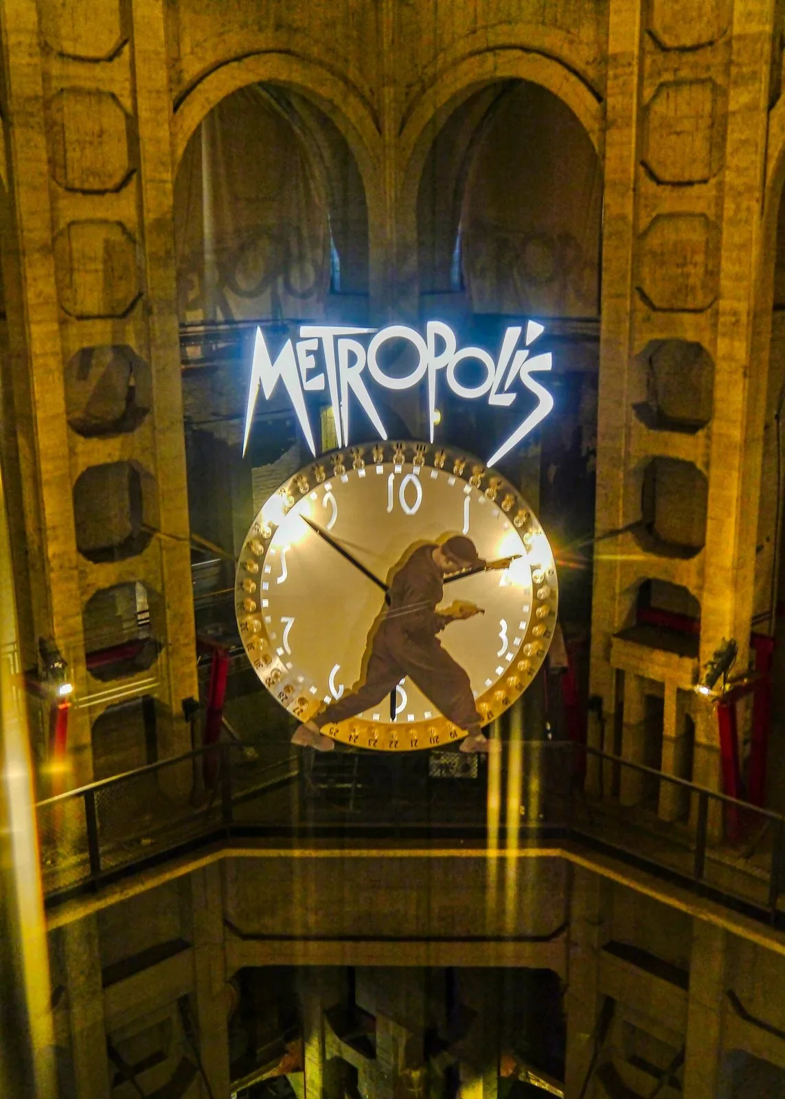 L'orologio dell'allestimento dedicato a «Metropolis» all'interno della Mole Antonelliana, sede del Museo Nazionale del Cinema