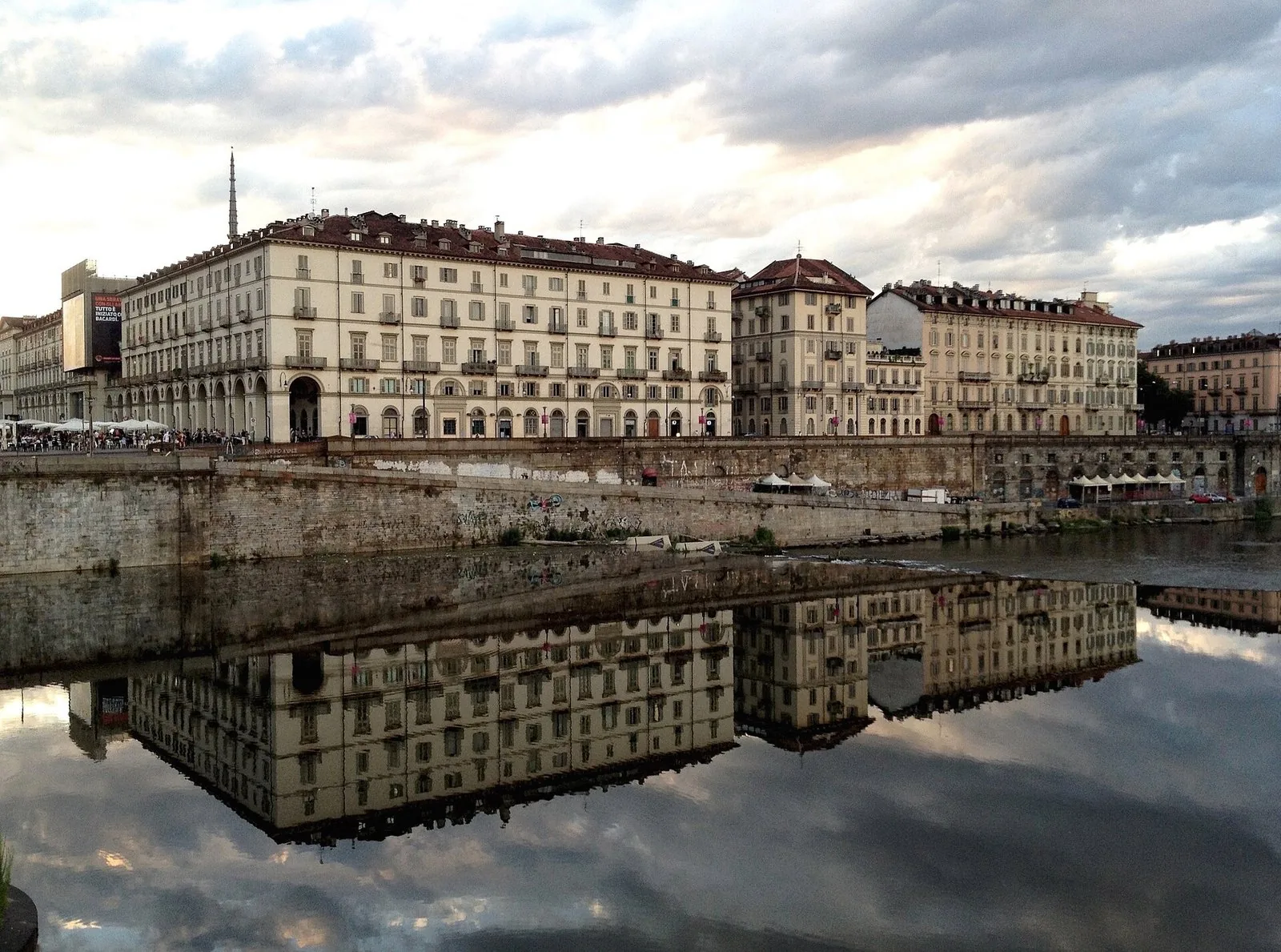 Piazza Vittorio Veneto affacciata sul Po: è da qui che si guardano i fuochi di San Giovanni